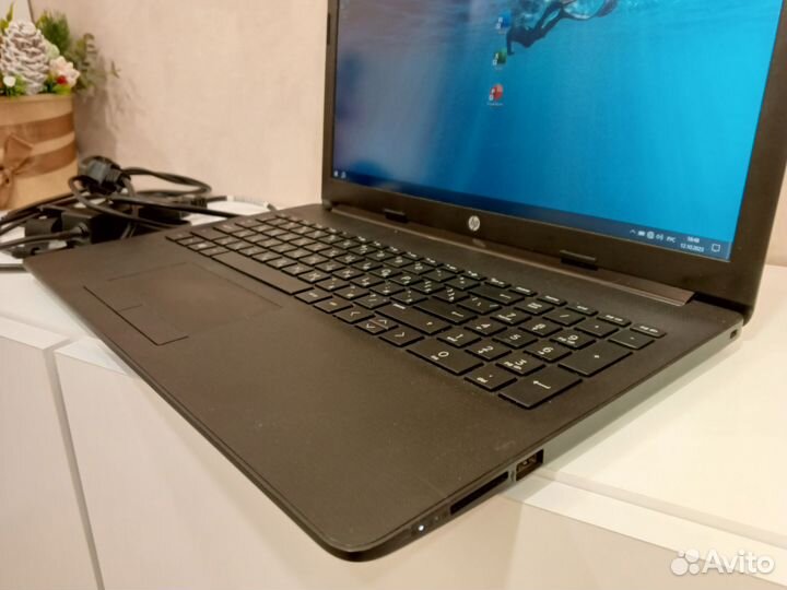 Ноутбук как новый с отличным экраном