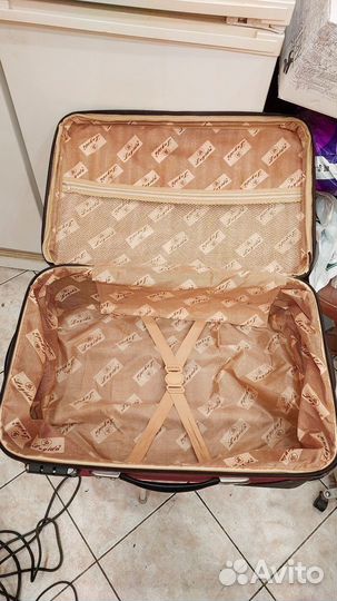 Чемодан Luyida на колесах размер m