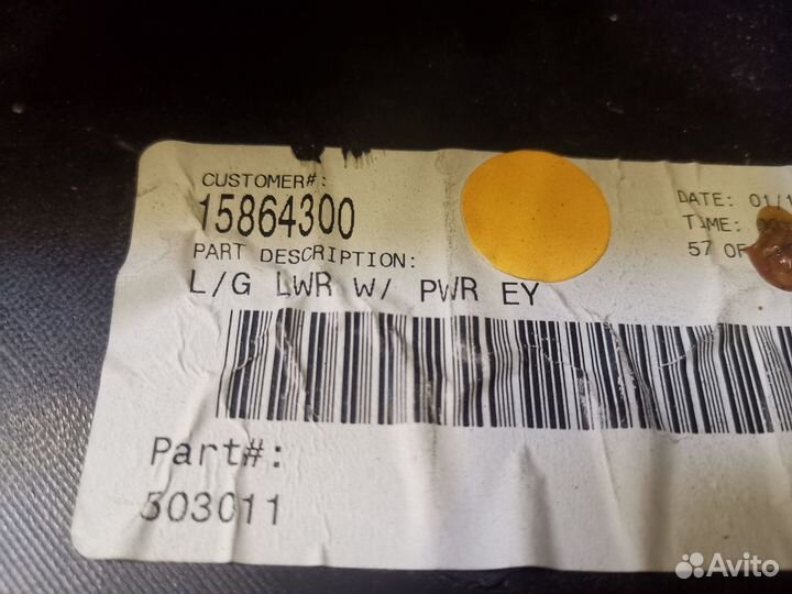 Обшивка двери багажника Cadillac Escalade gmt 900