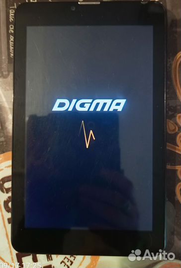 Планшетный компьютер Digma Optima 7x700 4 g