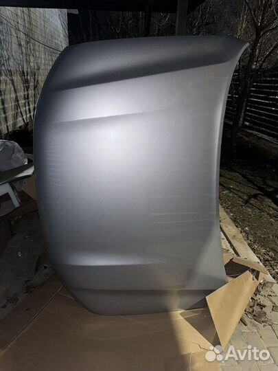 Капот на Land Cruiser 200