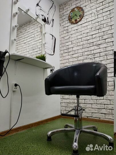 Сдаю парикмахерское кресло
