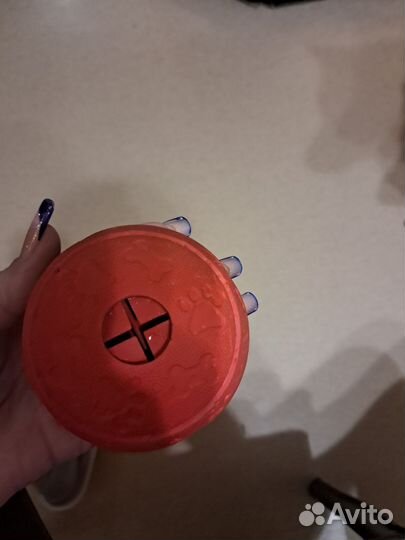 Мяч для собак с отверстиями под лакомства