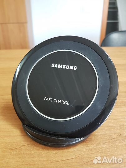 Беспроводная зарядка Samsung EP-NG930