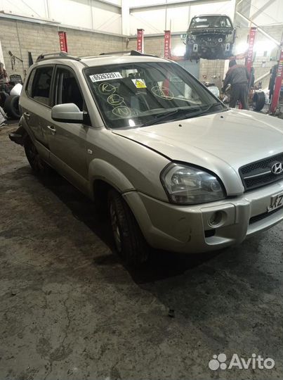 В разборе Hyundai Tucson JM 2.0 CRDi (D4EA) 2006г