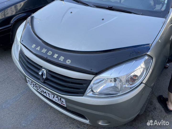 Молдинг на капот Renault Sandero