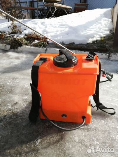 Опрыскиватель садовый аккумуляторный