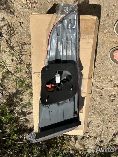 Задний правый фонарь на kia rio 3