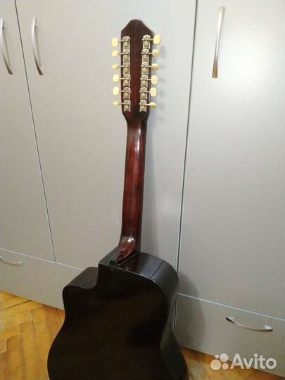 Акустическая гитара