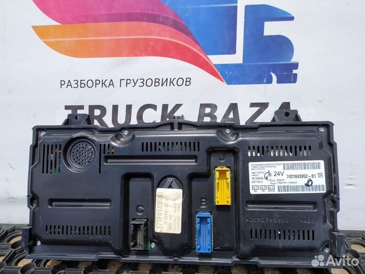 7421843952 Панель приборов Renault Magnum