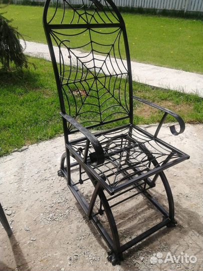 Кресло-качалка металлическое маятниковое