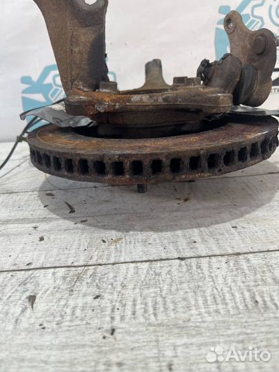 Кулак передний правый Toyota RAV 4 3