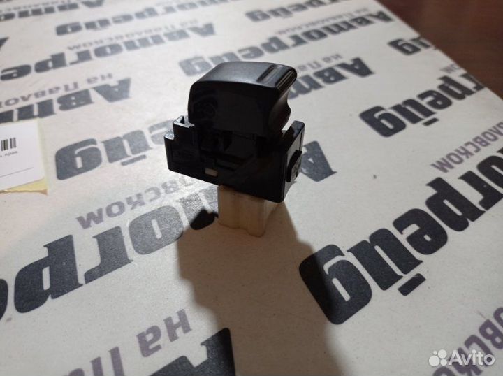 Кнопка стеклоподъемника задняя правая Subaru