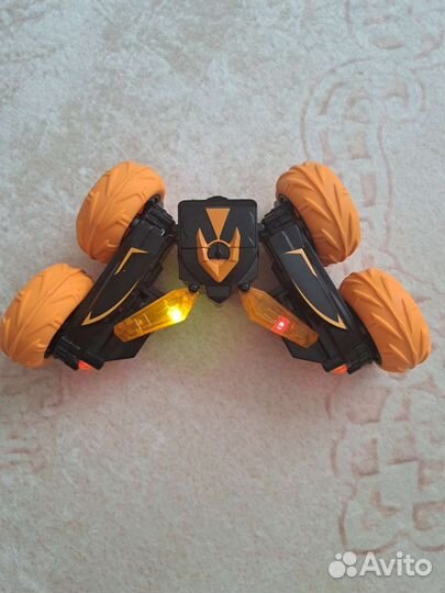 Машинка на пульте управления