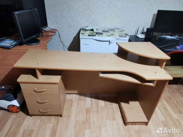 Компьютерный стол