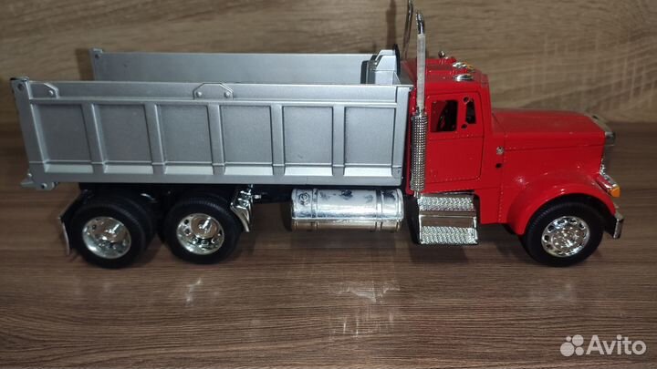 Модель самосвала Peterbilt 379 welly 1:32