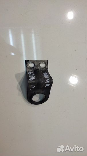 Кронштейн основного радиатора (верхний, левый)