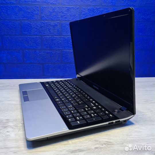 Ноутбук Samsung NP300E5A-S08RU