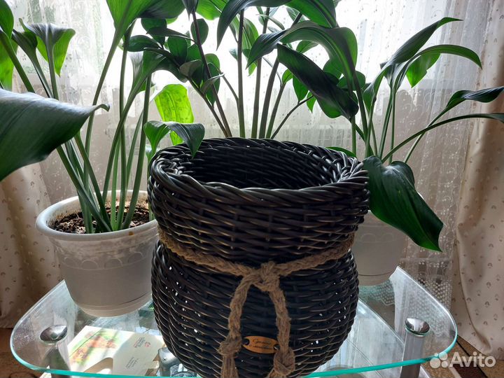 Кашпо из искусственного ротанга