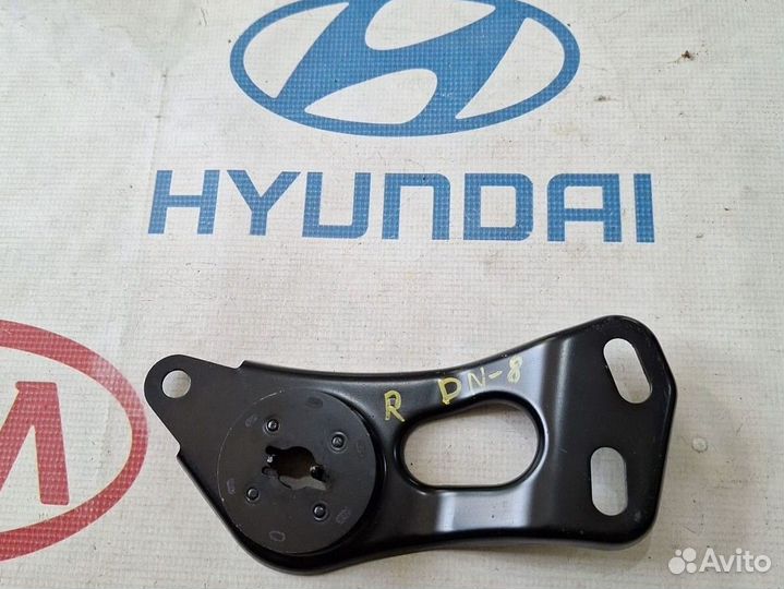 Кронштейн подрамника правый Hyundai Sonata 8 DN