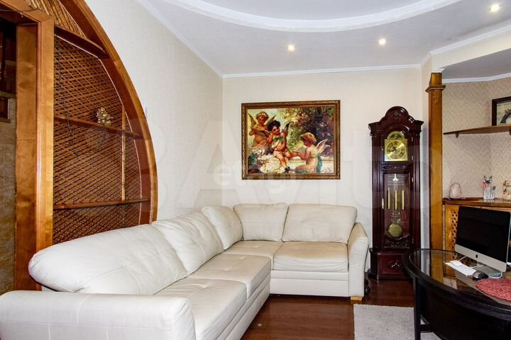 Коттедж 202,8 м² на участке 10 сот.