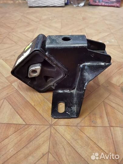 Подушка двигателя передняя chrysler 3.0