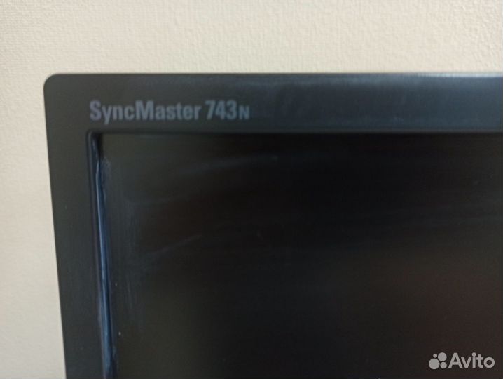 Монитор Samsung 743