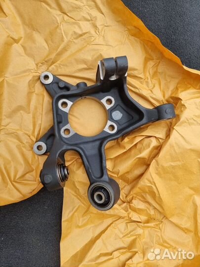 Новый,оригинал кулак задний левый Subaru BRZ GT86