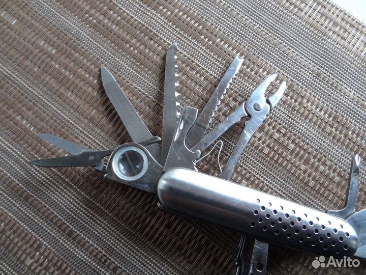 Нож многофункциональный. Мультитул