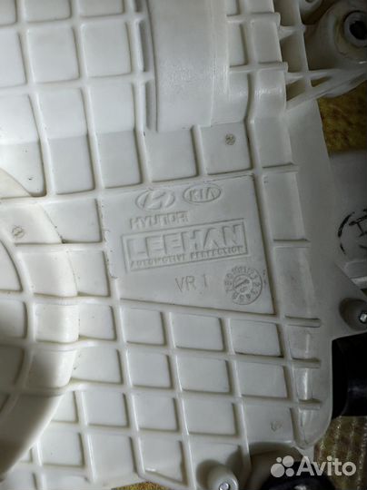 Доводчик двери задний правый Quoris 2015