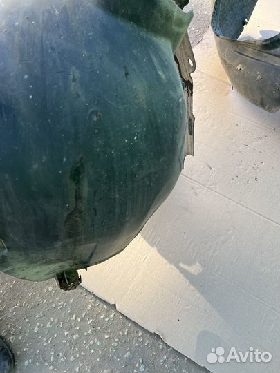 Подкрылок передний Форд Фокус 2