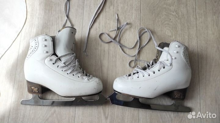 Профессиональные коньки для фигурного катания 230