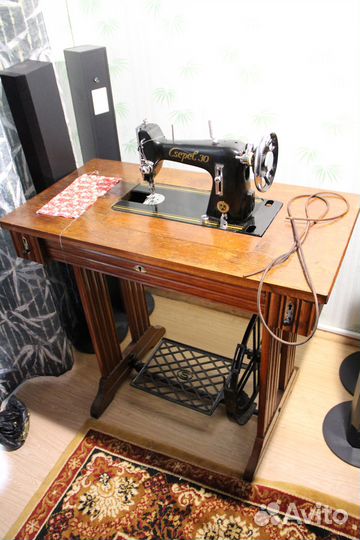 Старинная швейная машинка Csepel 30