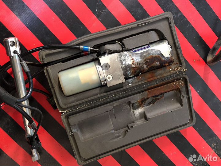 Доводчик багажника Мерседес w221