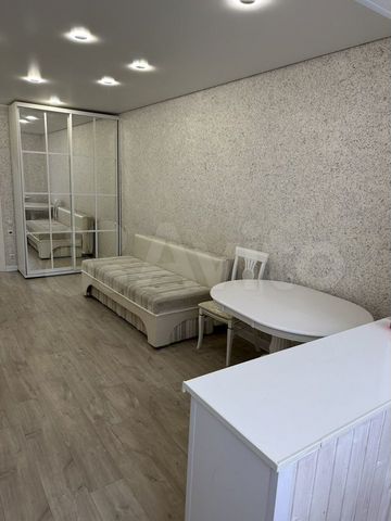 2-к. квартира, 52 м², 1/9 эт.