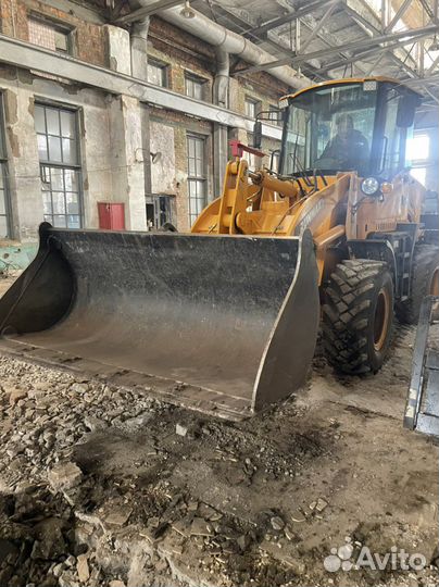 Фронтальный погрузчик runmax 930E трактор