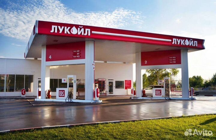 Заправщик на АЗС