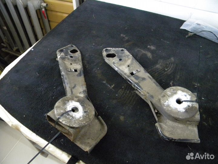 Кронштейн заднего подрамника Jaguar XJ Long 351