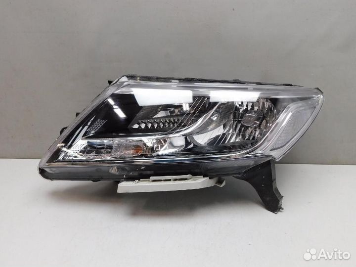 Фара левая Nissan Pathfinder