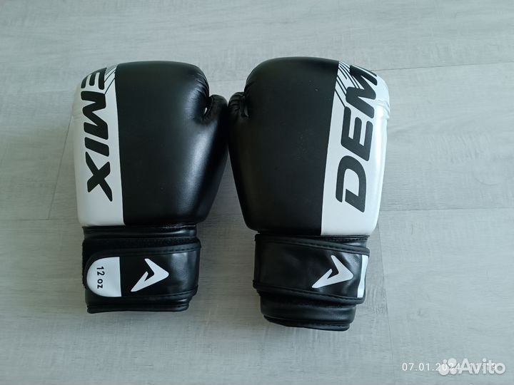 Боксерские перчатки 12 oz