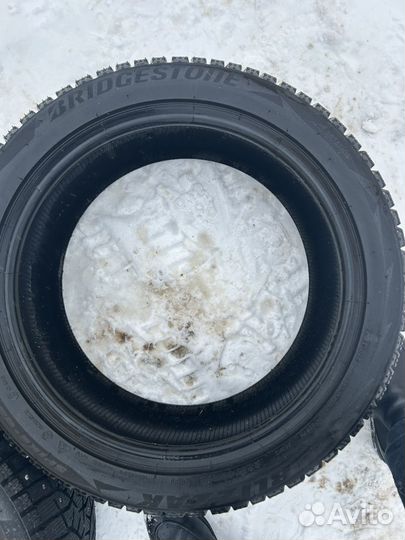 Bridgestone Blizzak Spike-02 235/45 R19 56H