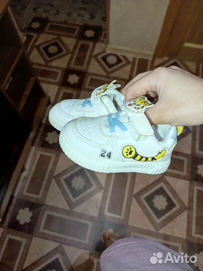 Кроссовки детские