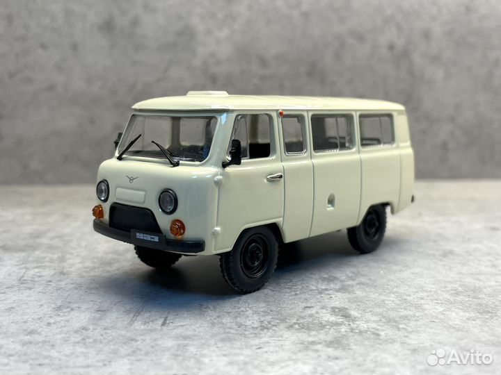 Коллекционная модель Уаз-452В Буханка 1:43