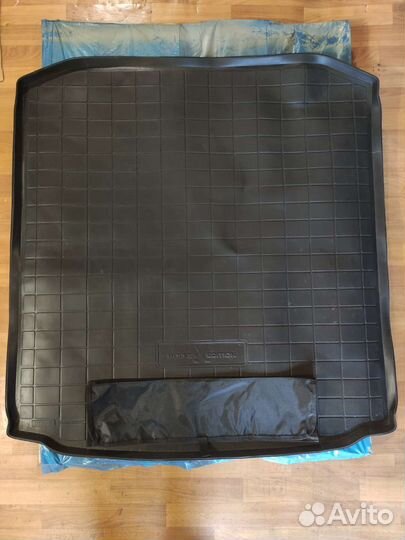 Skoda Octavia A7. Ковры в салон + ковер в багажник