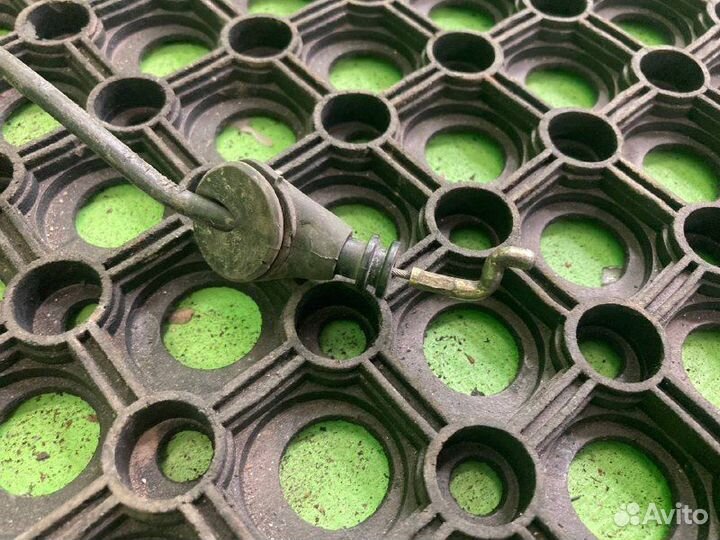 Тросик вещевого ящика mercedes-benz actros MP II