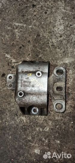 Опора двигателя правая VW golf 4