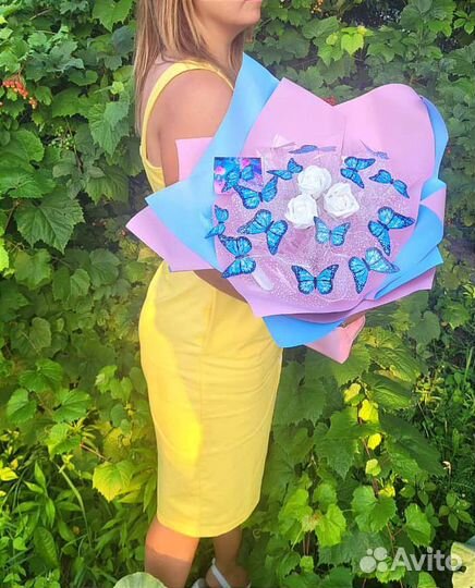 Букет из бабочек с мыльными розами