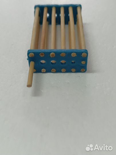 Клеточка для матки бамбук. Пчеловодство