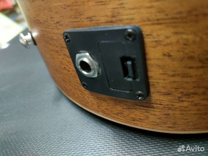 Бас укулеле olive U500B