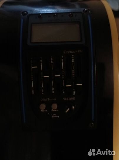 Акустическая гитара